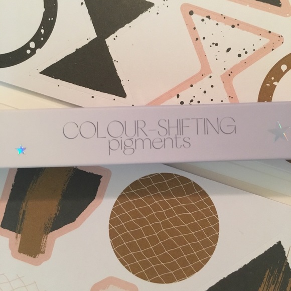 🆕 Ciate London Creme Eyeshadow in Ice - Picture 2 of 6